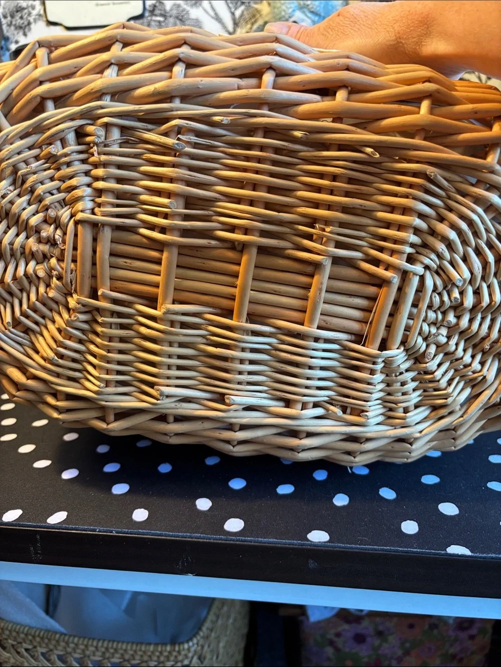 EUC hand-woven wicker picnic basket features a double-lid design and a white fab